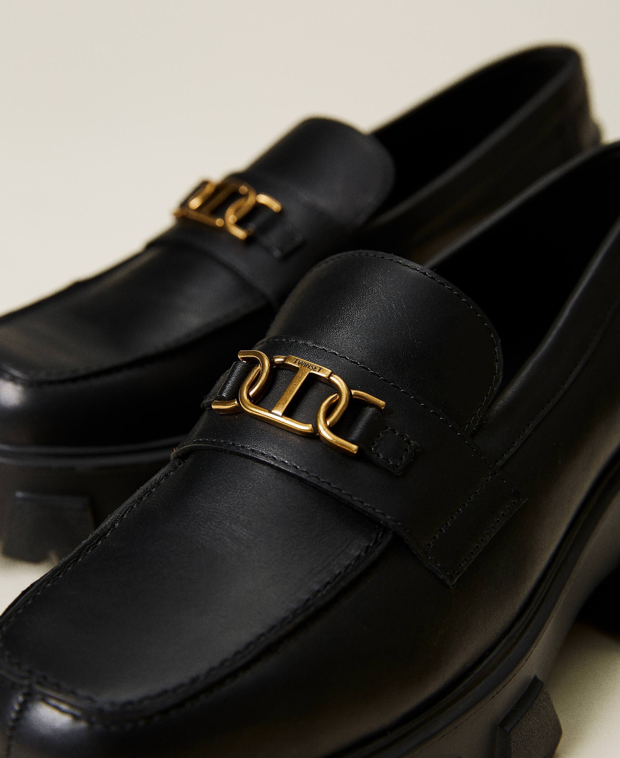 Leather loafers with Oval T logo Woman, Black | TWINSET Milano