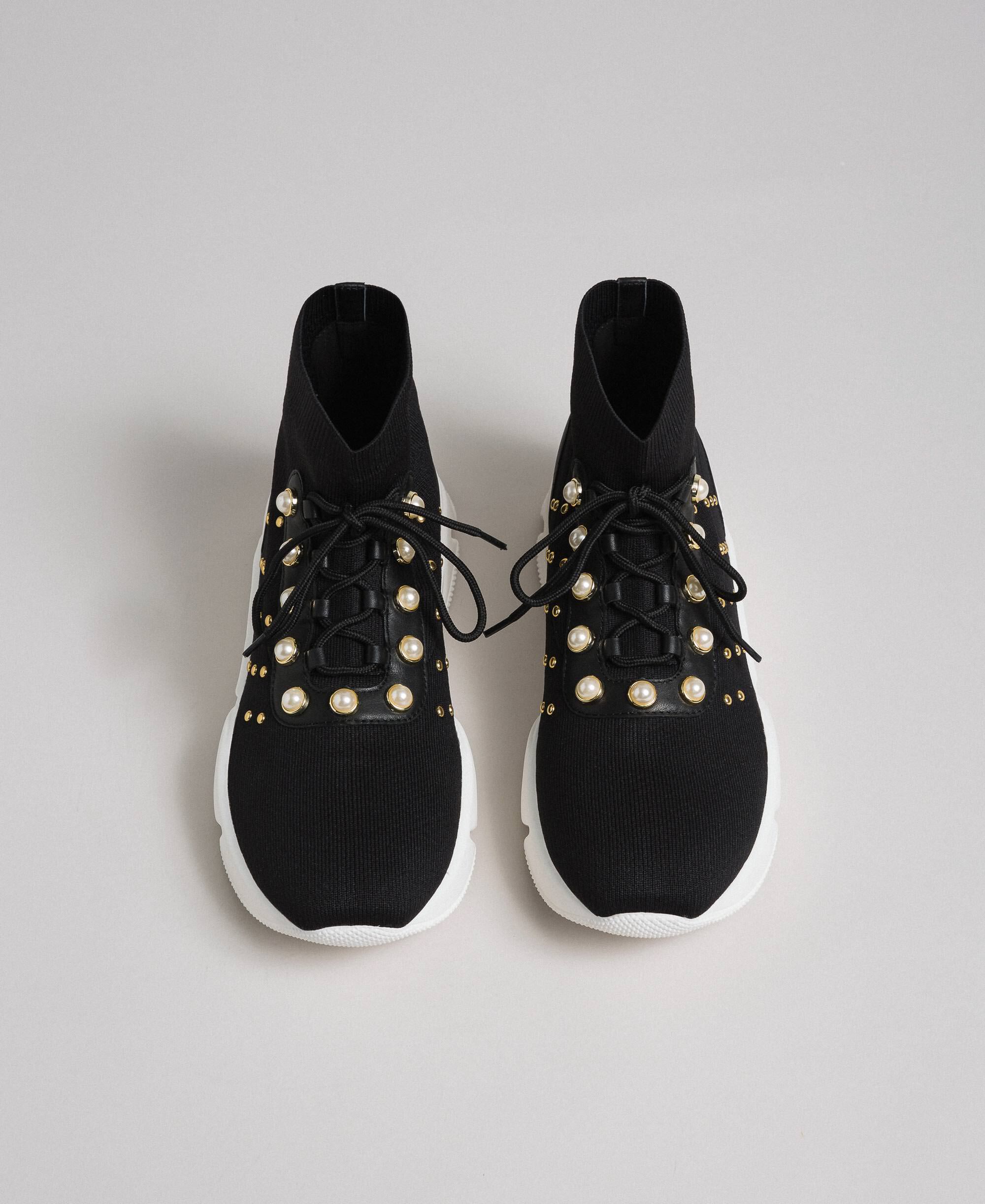 running shoes with studs