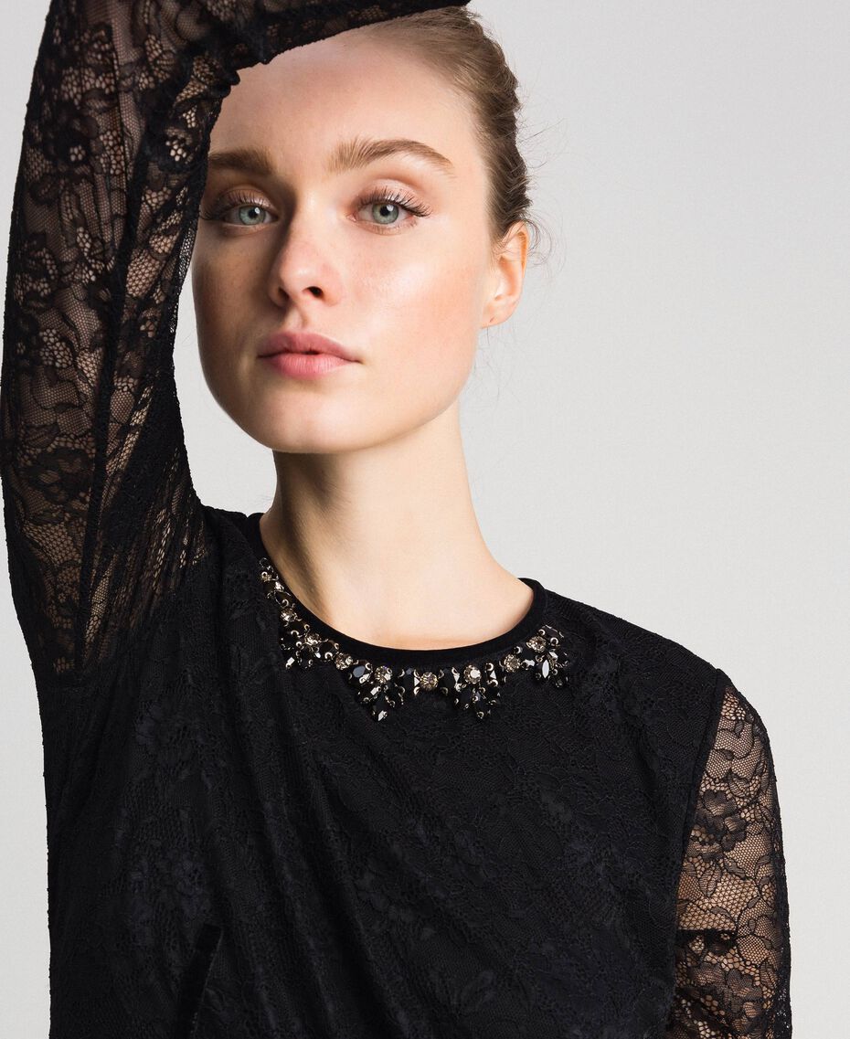 Stretch lace dress with tulle