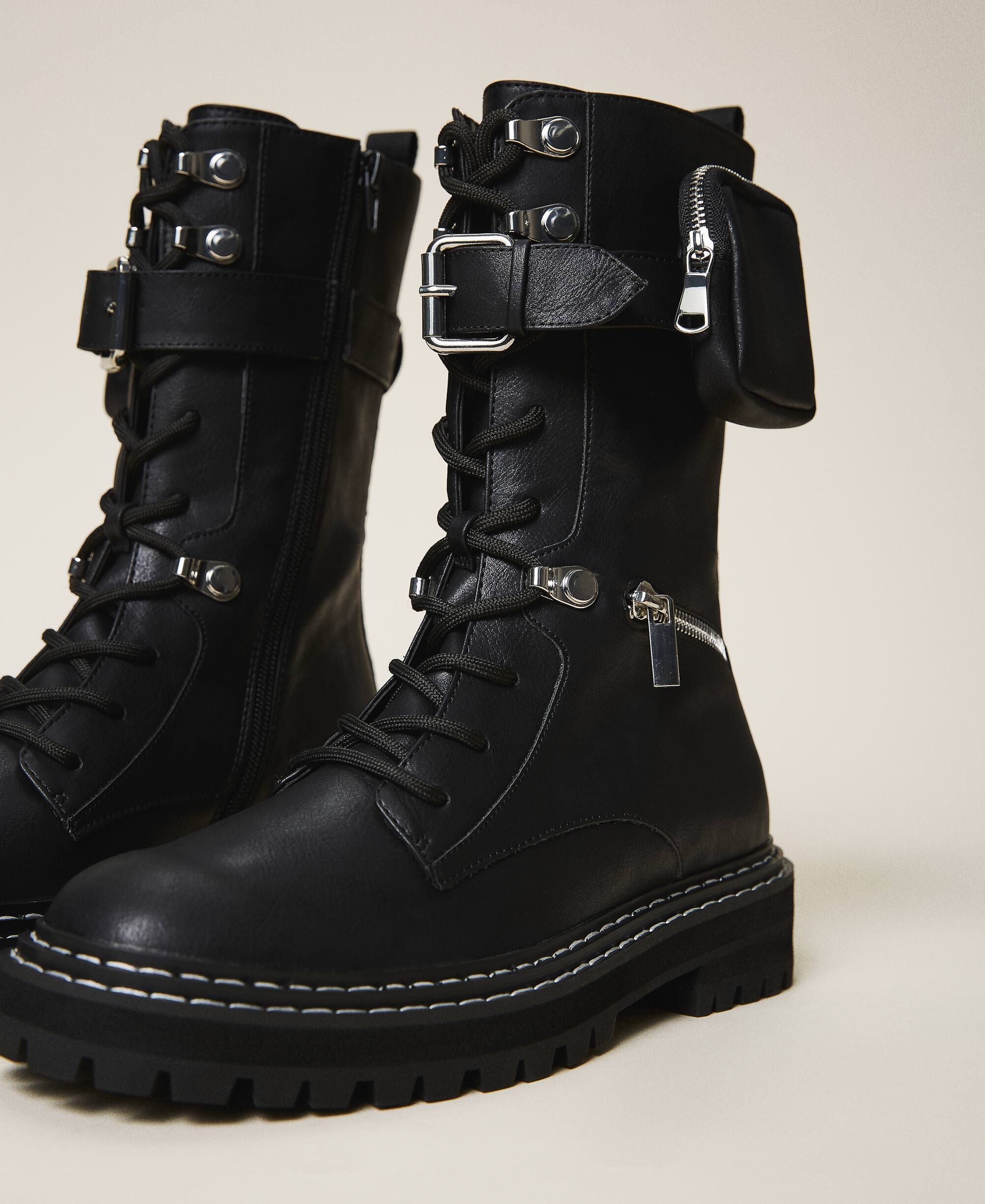 Combat boots with zip and side pocket 