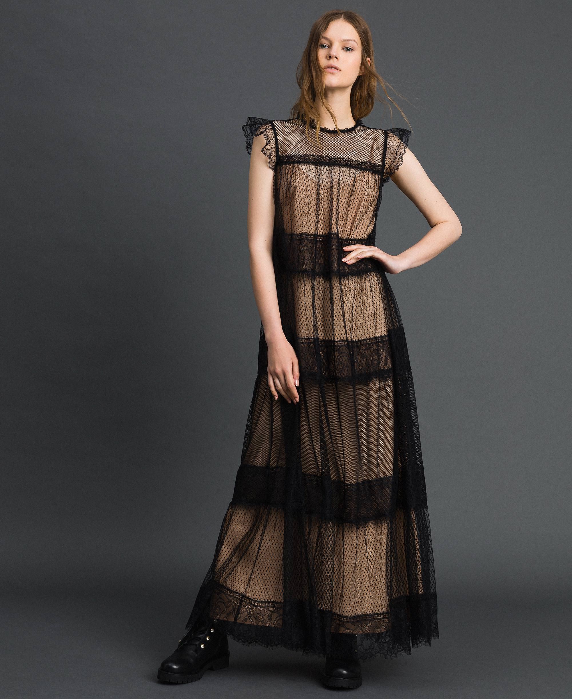 Long dress with tulle, lace and plumetis patch