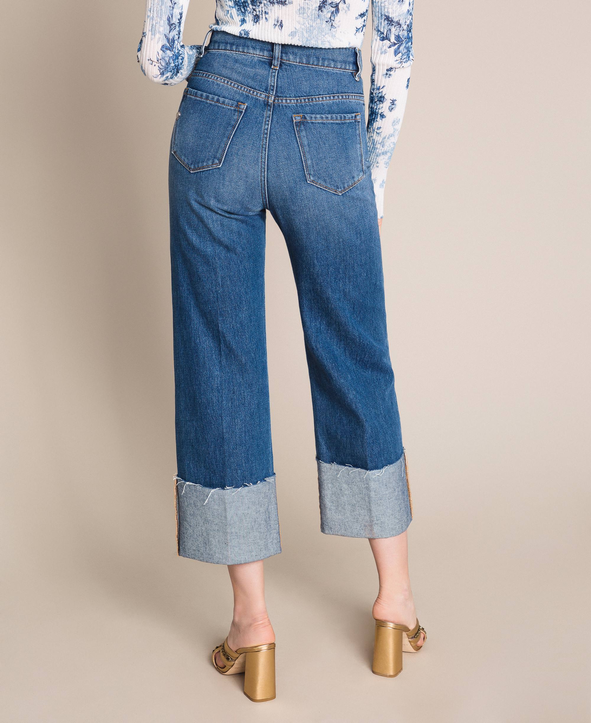 Cropped jeans with fold