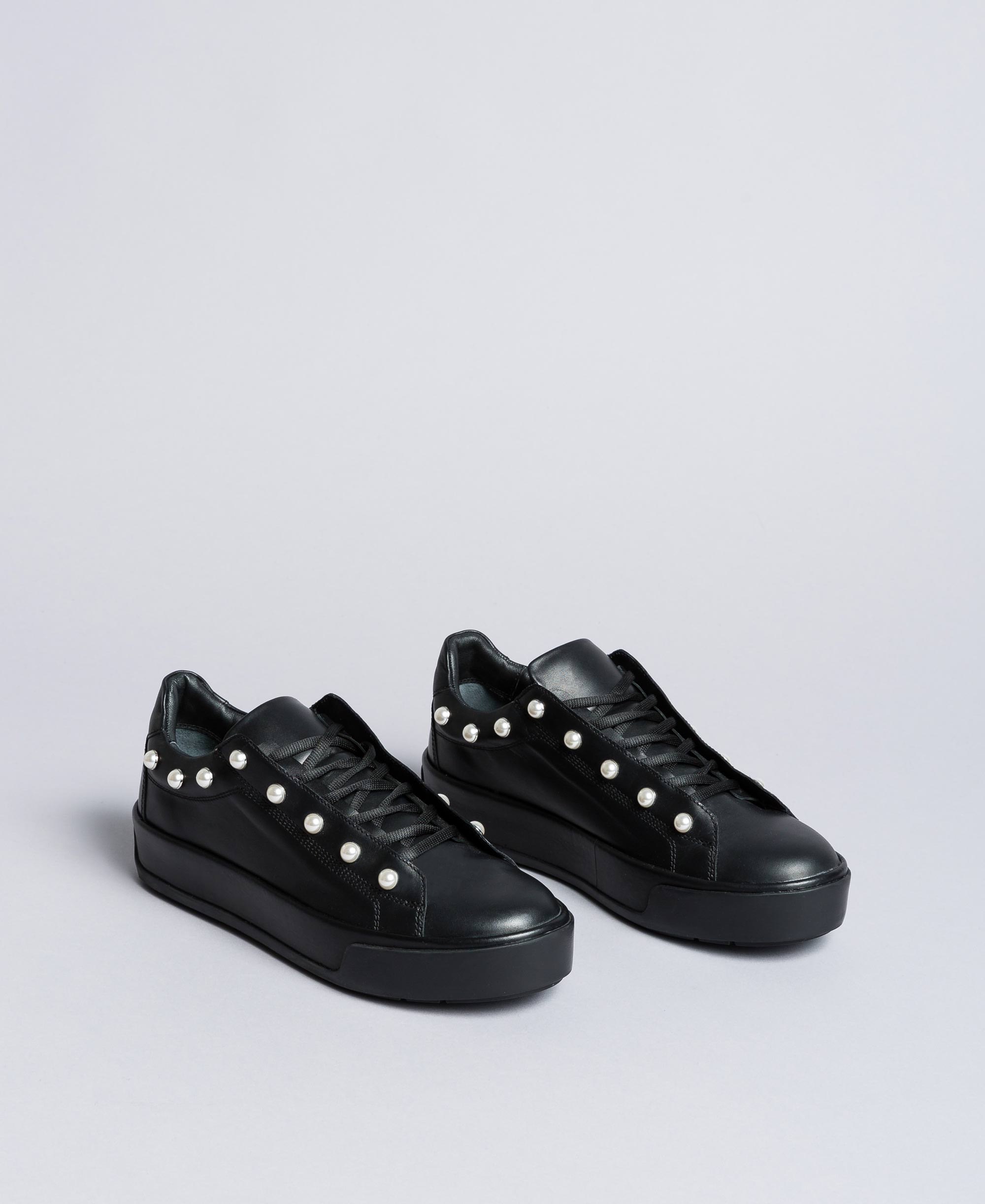 Leather sneakers with pearls