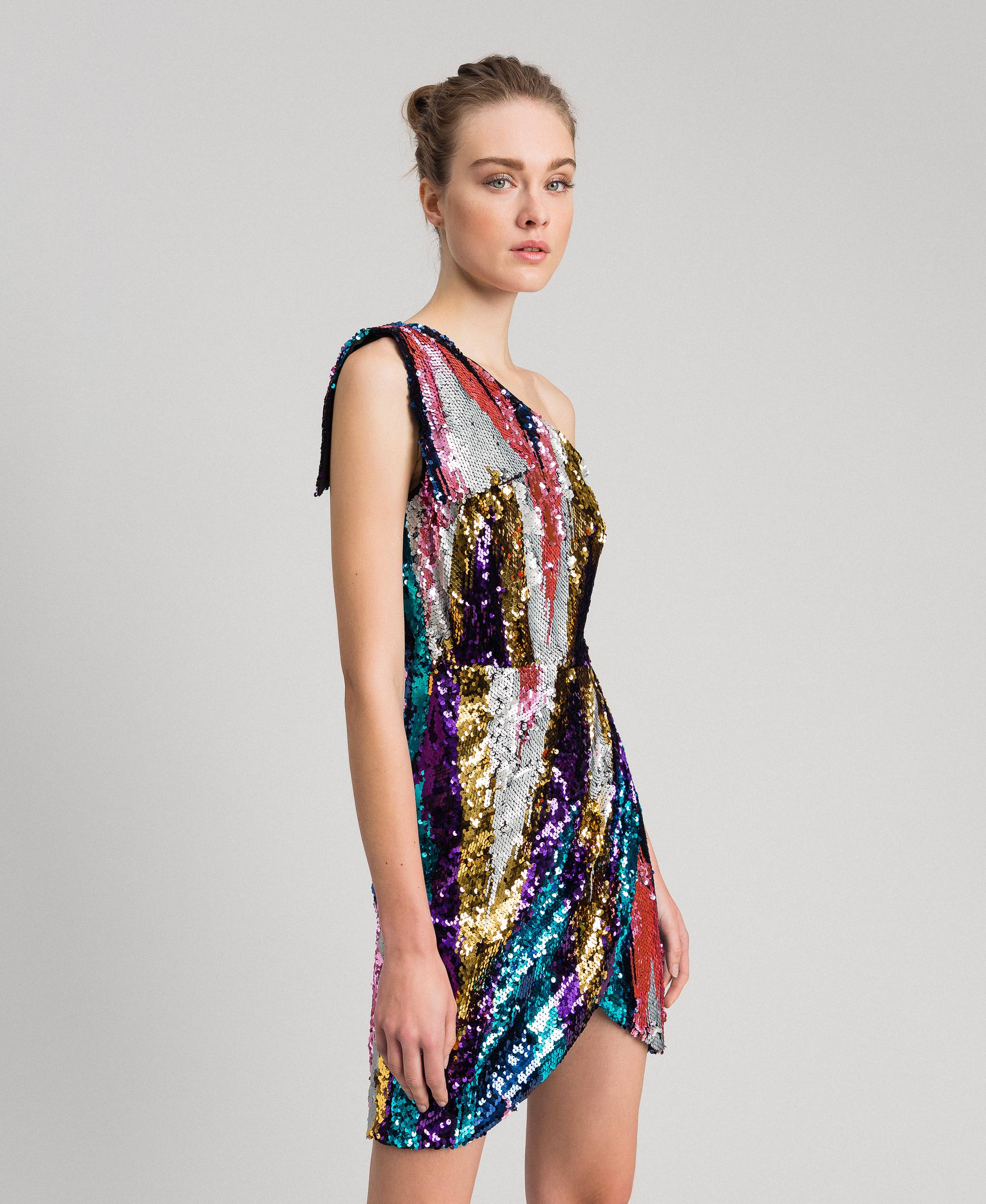 robe gros sequins