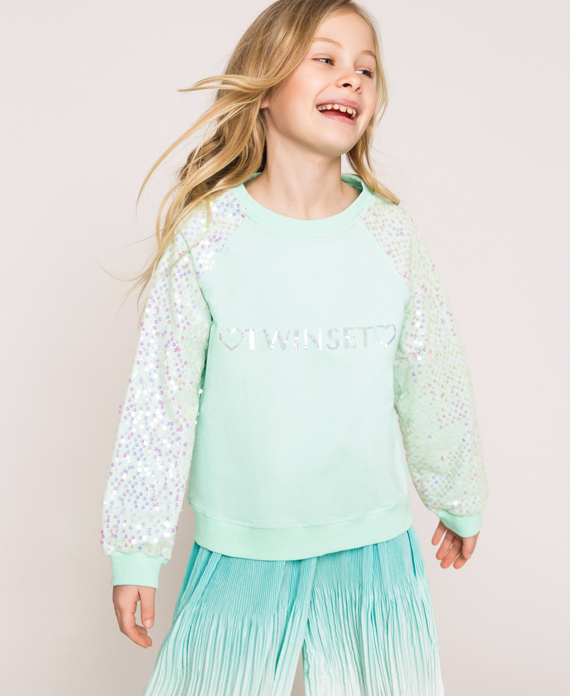 sweatshirt with sequins